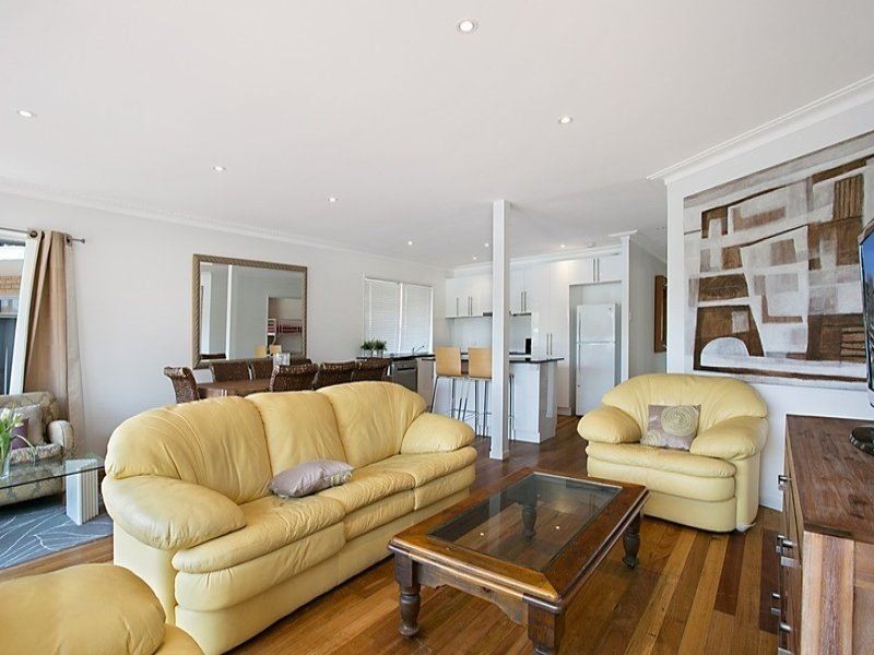 25 Sunrise Blvd, Surfers Paradise QLD 4217