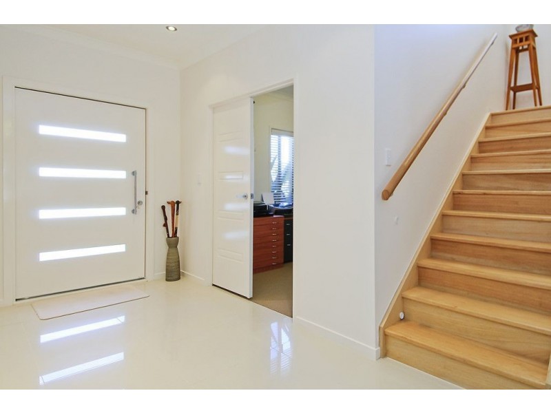 98 Compass Drive, Biggera Waters QLD 4216