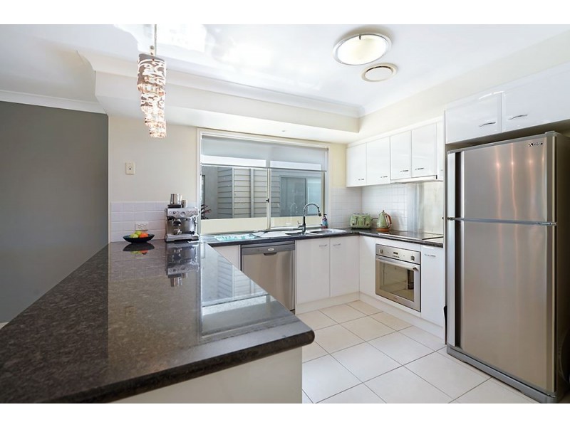 2/36 Victor Avenue, Paradise Point QLD 4216