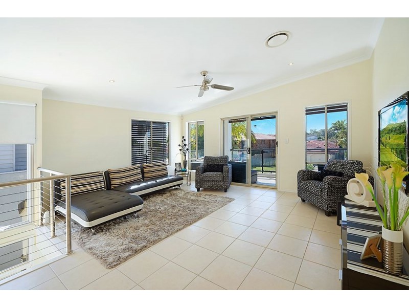 2/36 Victor Avenue, Paradise Point QLD 4216