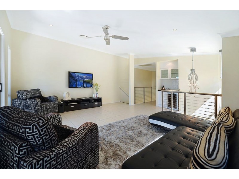 2/36 Victor Avenue, Paradise Point QLD 4216