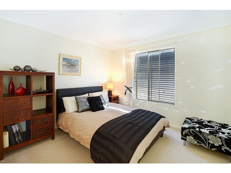 2/36 Victor Avenue, Paradise Point QLD 4216