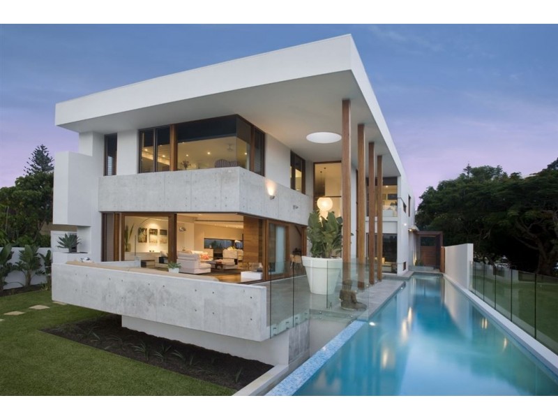 102 Amalfi Drive, Isle Of Capri QLD 4217