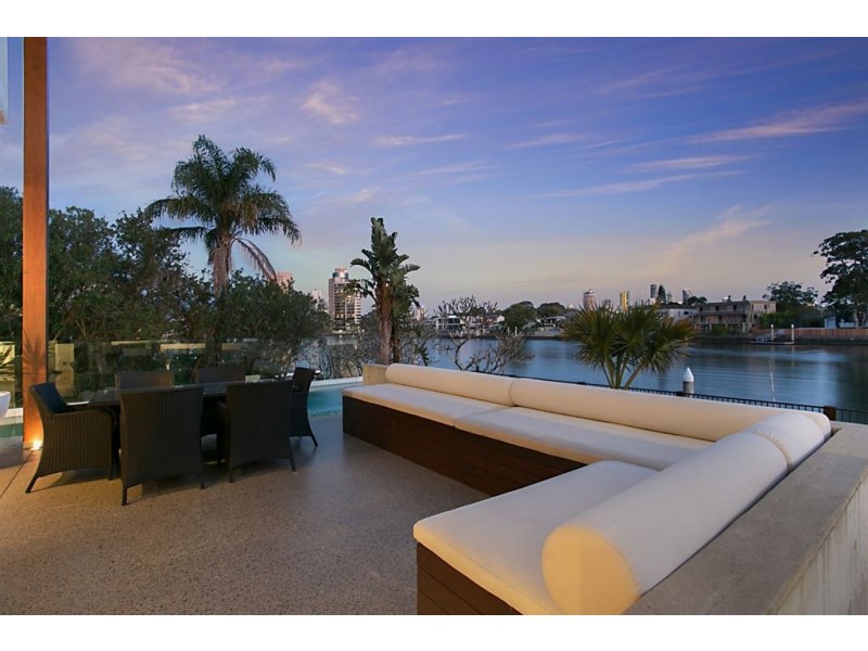 102 Amalfi Drive, Isle Of Capri QLD 4217