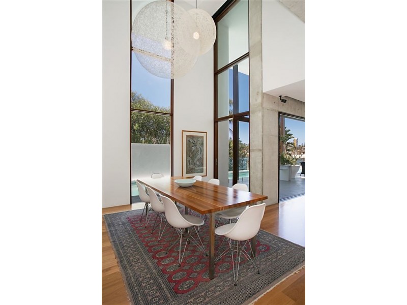 102 Amalfi Drive, Isle Of Capri QLD 4217