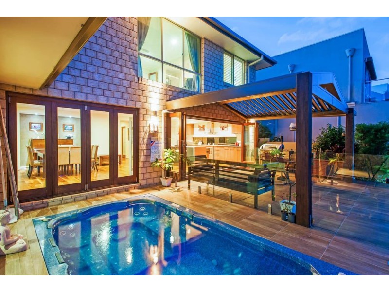 69 Compass Drive, Biggera Waters QLD 4216