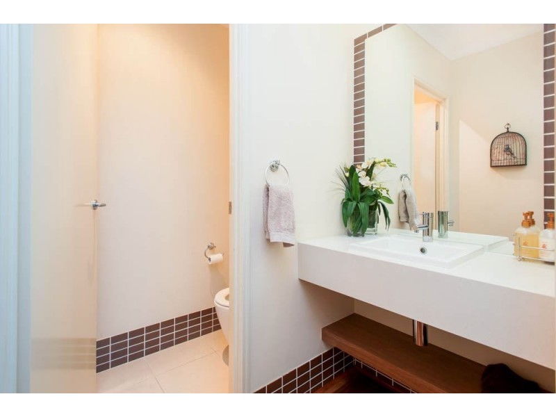 69 Compass Drive, Biggera Waters QLD 4216