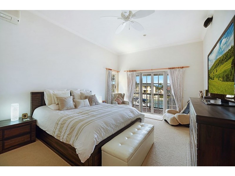 44 Oxley Drive, Paradise Point QLD 4216