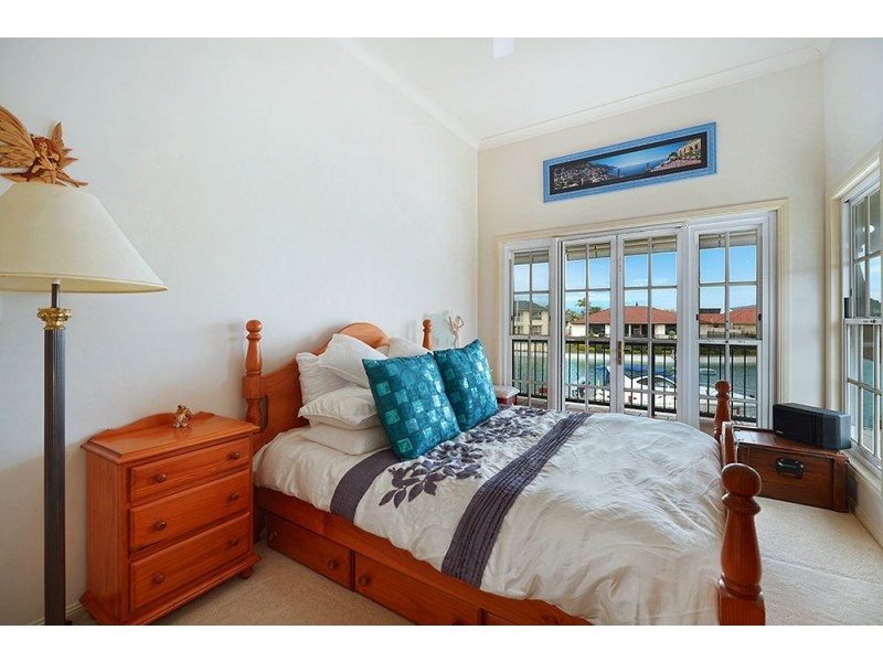 44 Oxley Drive, Paradise Point QLD 4216