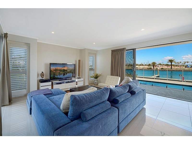 46 Harbour Rise, Hope Island QLD 4212