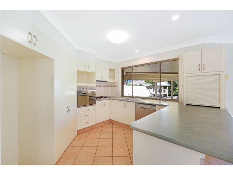 8 Ballybunyon Crescent, Hope Island QLD 4212