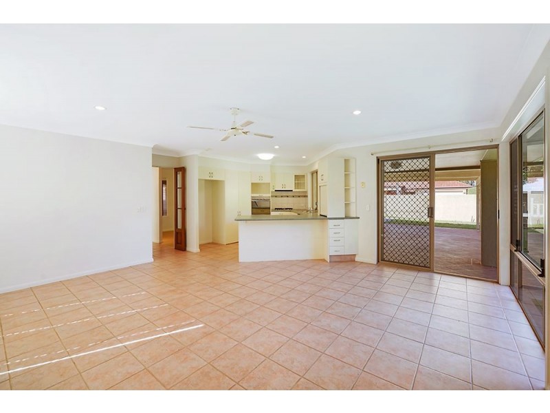 8 Ballybunyon Crescent, Hope Island QLD 4212