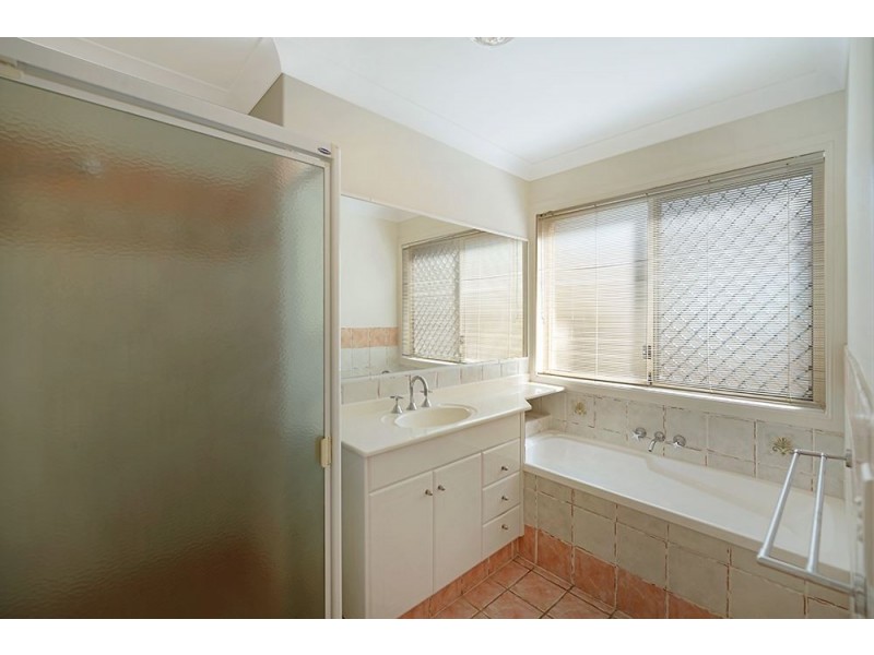 8 Ballybunyon Crescent, Hope Island QLD 4212