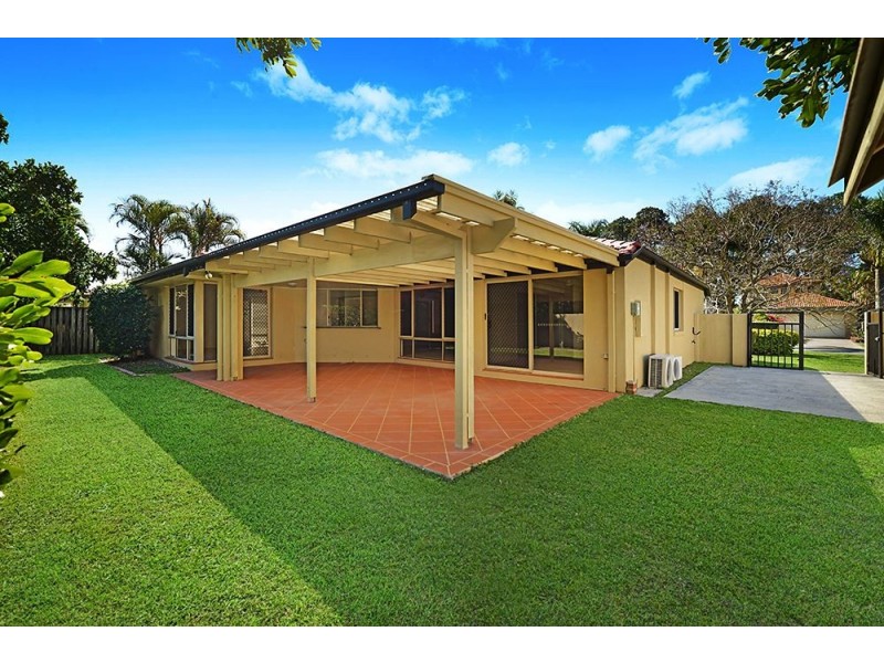 8 Ballybunyon Crescent, Hope Island QLD 4212