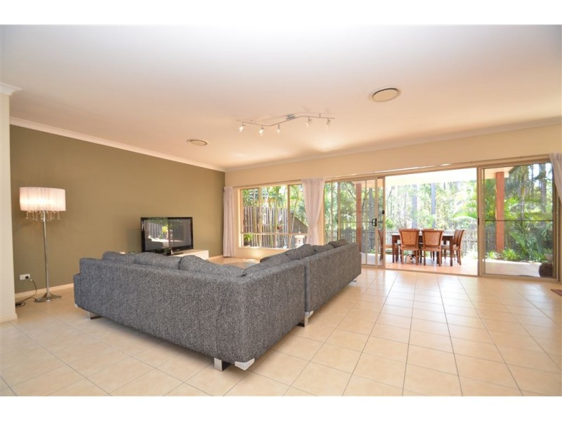 5 Ranier Crescent, Varsity Lakes QLD 4227