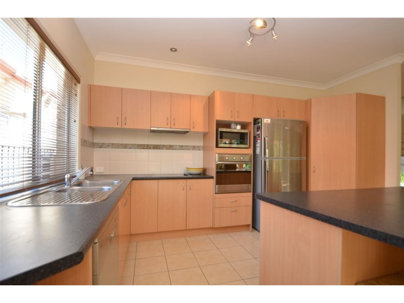 5 Ranier Crescent, Varsity Lakes QLD 4227
