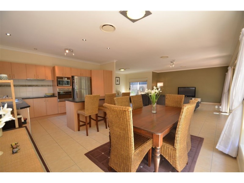 5 Ranier Crescent, Varsity Lakes QLD 4227