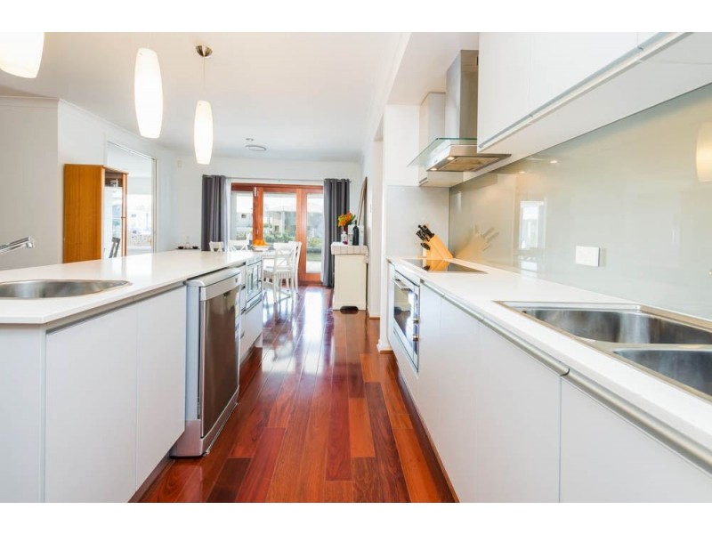 28 Middle Quay, Biggera Waters QLD 4216