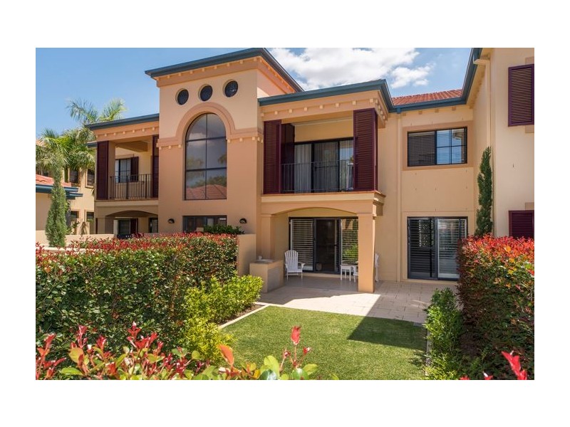 3211 Palladian Drive, Hope Island QLD 4212