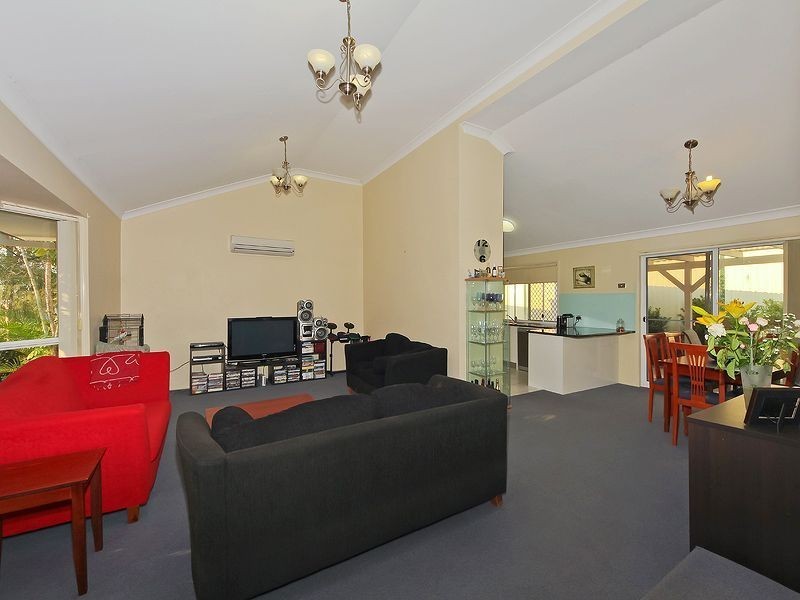 37 Huntingdale Cres, Robina QLD 4226