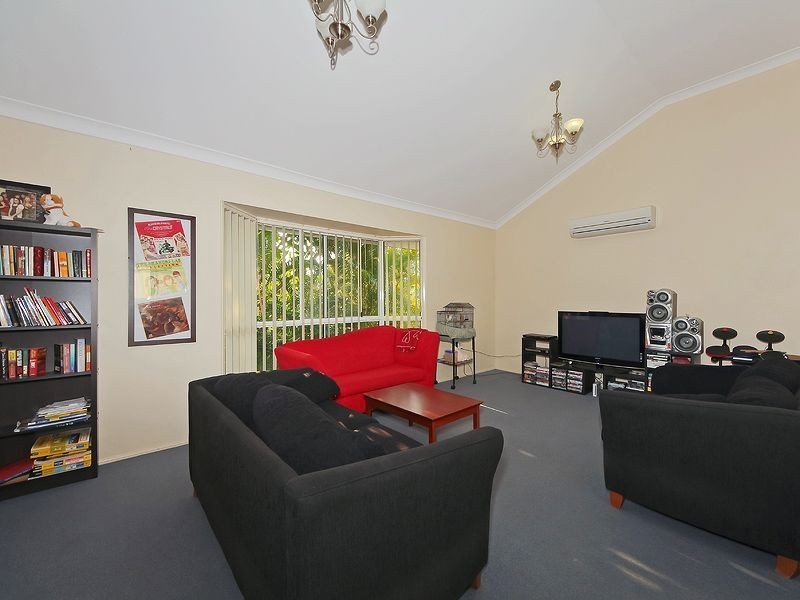 37 Huntingdale Cres, Robina QLD 4226