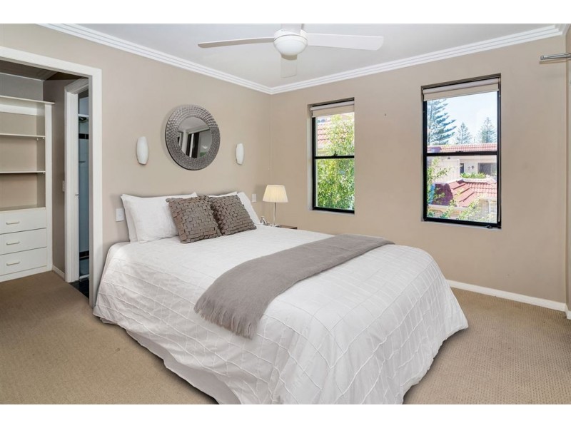 6/22 First Avenue, Broadbeach QLD 4218