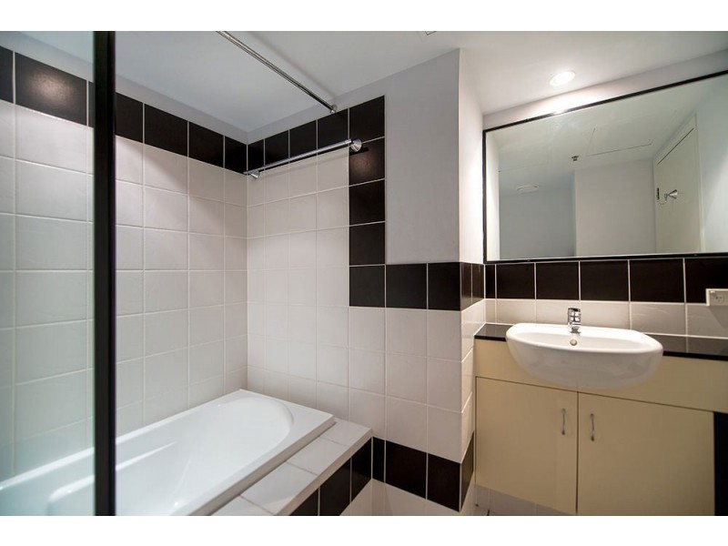 1006B/2865 Gold Coast Highway, Surfers Paradise QLD 4217