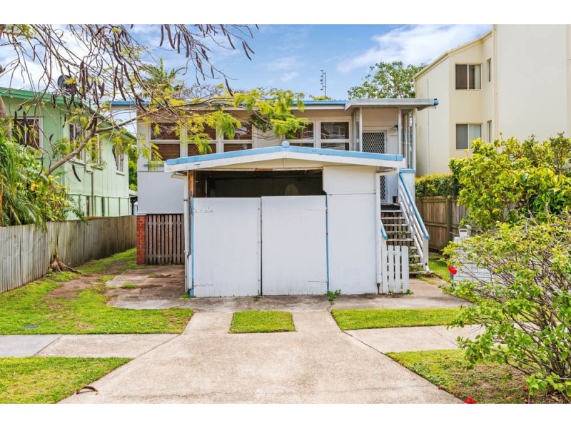 11 Parr Street, Biggera Waters QLD 4216