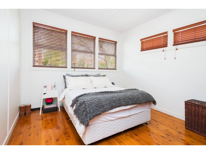 11 Parr Street, Biggera Waters QLD 4216