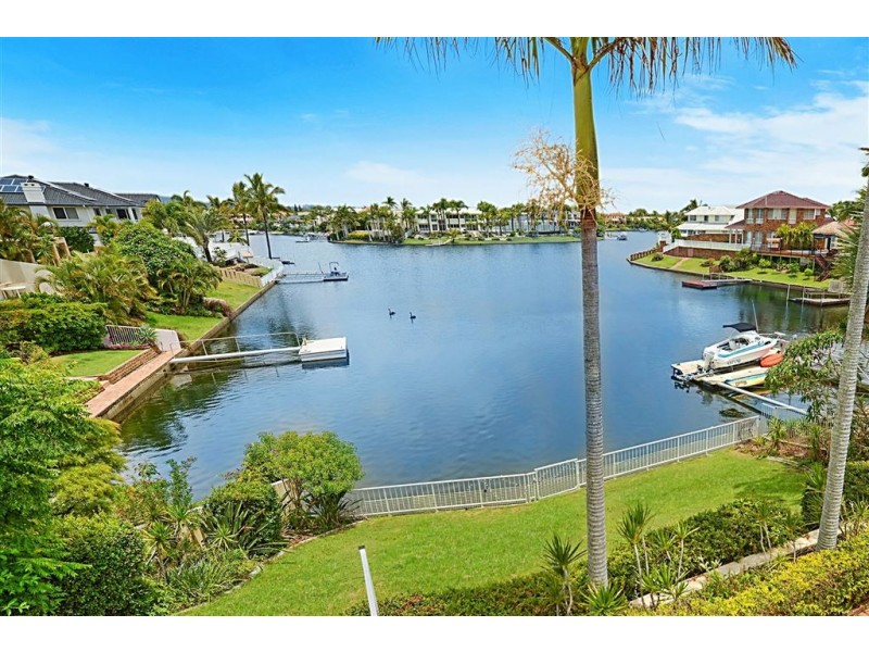 379 Rio Vista Boulevard, Mermaid Waters QLD 4218