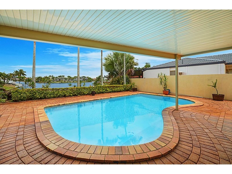 379 Rio Vista Boulevard, Mermaid Waters QLD 4218