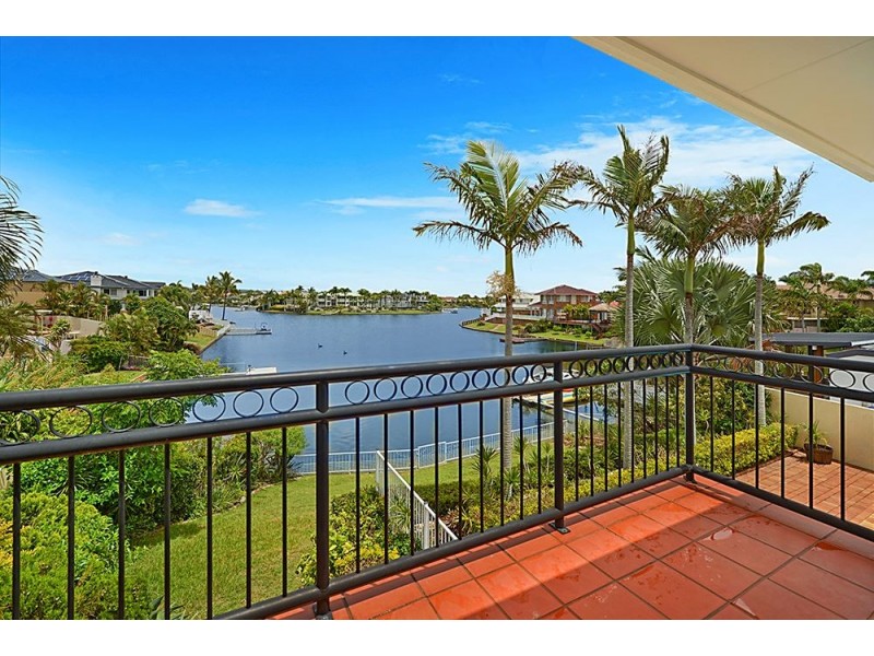 379 Rio Vista Boulevard, Mermaid Waters QLD 4218