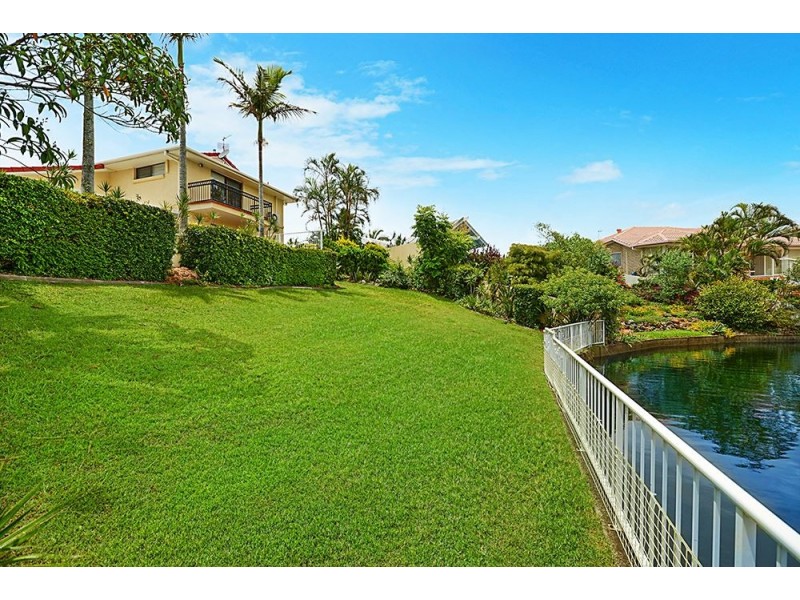 379 Rio Vista Boulevard, Mermaid Waters QLD 4218