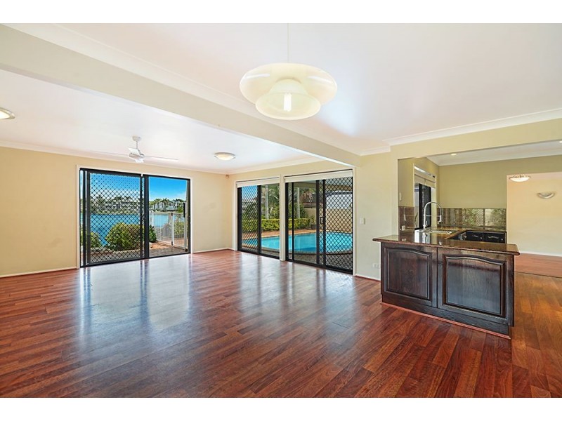 379 Rio Vista Boulevard, Mermaid Waters QLD 4218