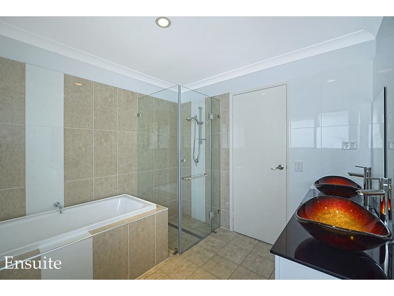 379 Rio Vista Boulevard, Mermaid Waters QLD 4218