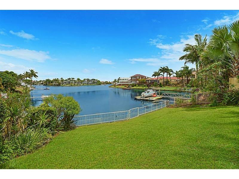 379 Rio Vista Boulevard, Mermaid Waters QLD 4218