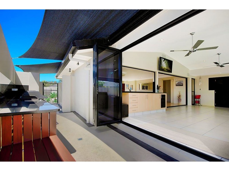 4 Reef Court, Mermaid Waters QLD 4218