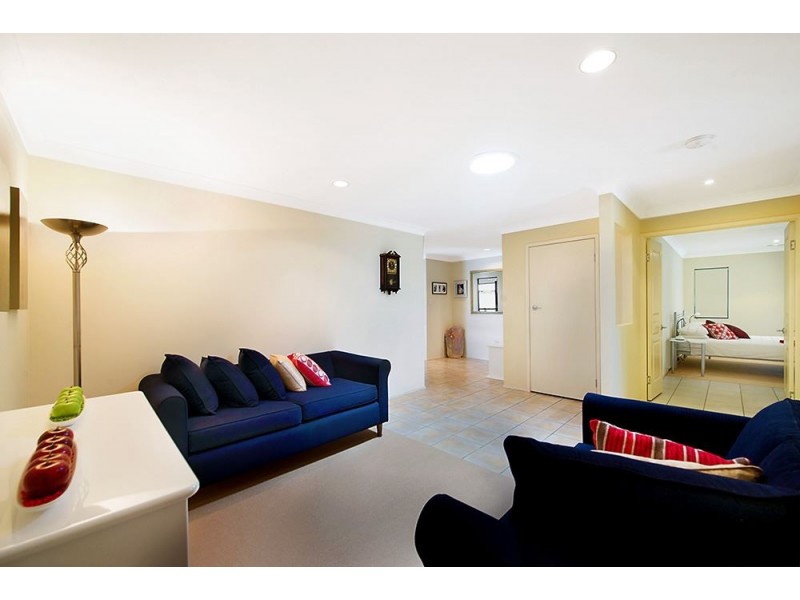 4 Reef Court, Mermaid Waters QLD 4218