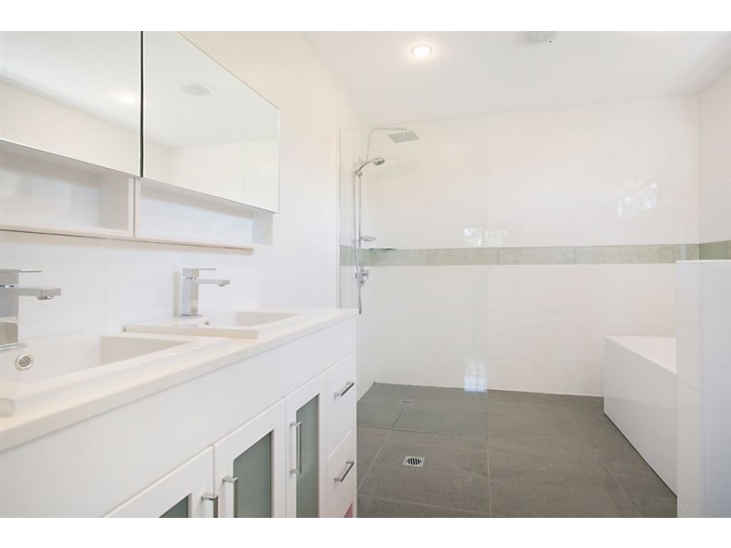 100 Simpsons Road, Currumbin Waters QLD 4223