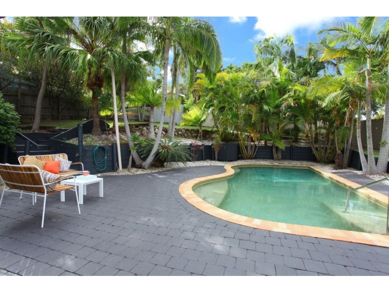 5 Pinehurst Place, Robina QLD 4226