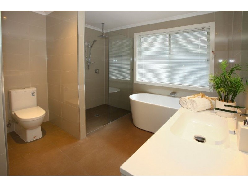 5 Pinehurst Place, Robina QLD 4226