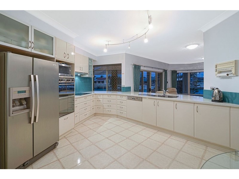 73 Cockleshell Court, Runaway Bay QLD 4216