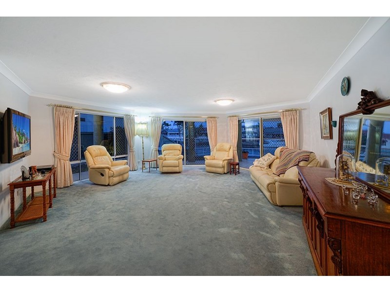 73 Cockleshell Court, Runaway Bay QLD 4216