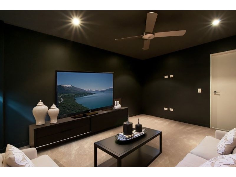 118 Barrier Reef Drive, Mermaid Waters QLD 4218