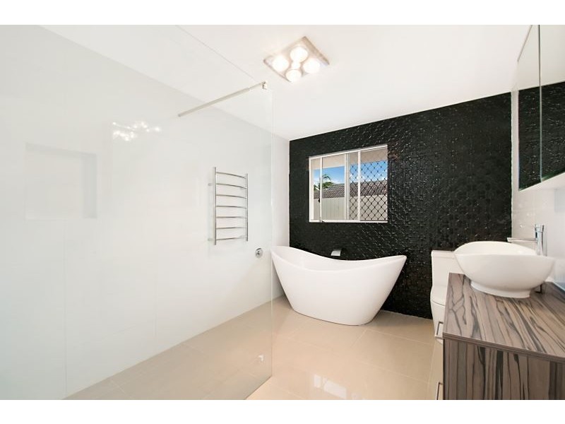 118 Barrier Reef Drive, Mermaid Waters QLD 4218