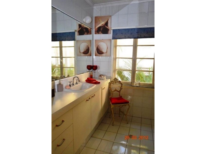 20 Venice Street, Mermaid Beach QLD 4218