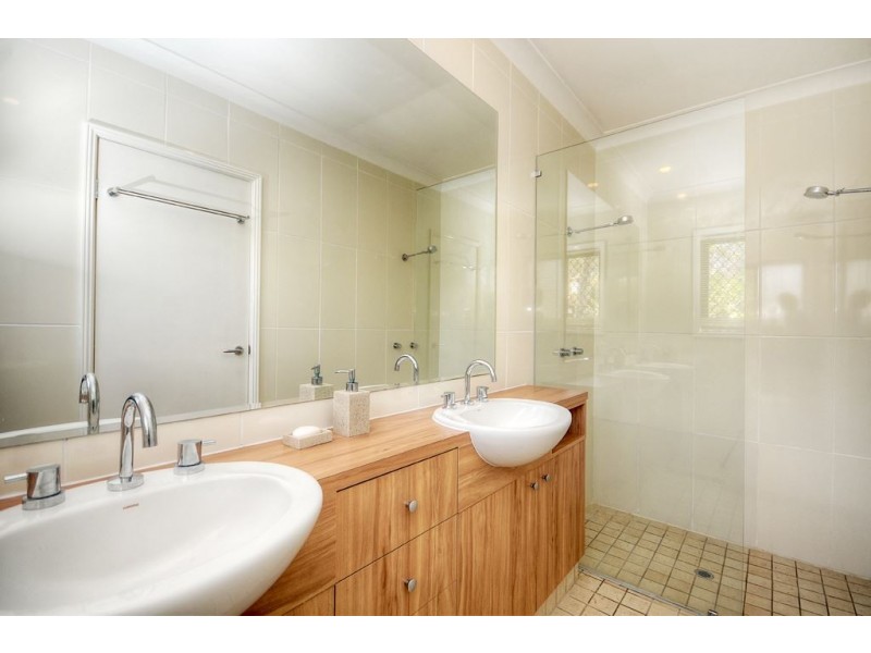 8 Redbud Lane, Robina QLD 4226