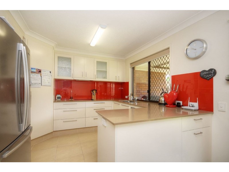 2/6 Flora Close, Burleigh Waters QLD 4220