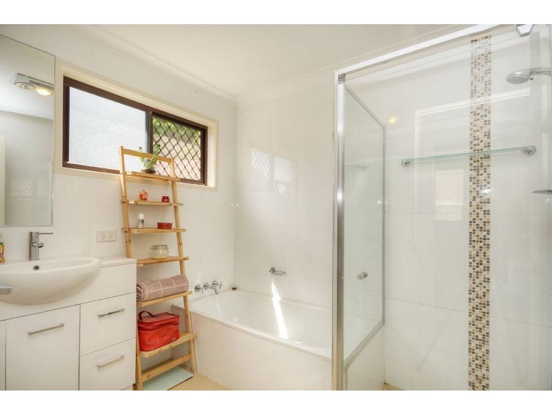 2/6 Flora Close, Burleigh Waters QLD 4220