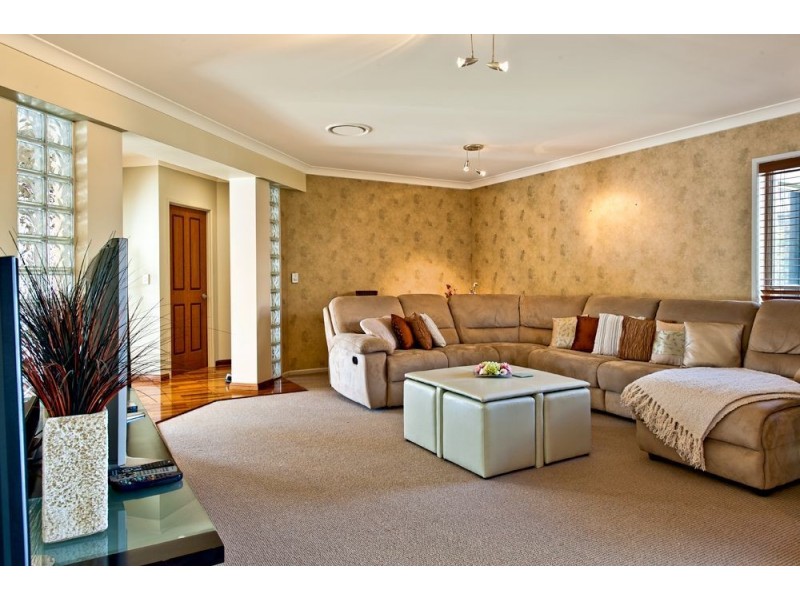 35 Beauty Point Drive, Robina QLD 4226